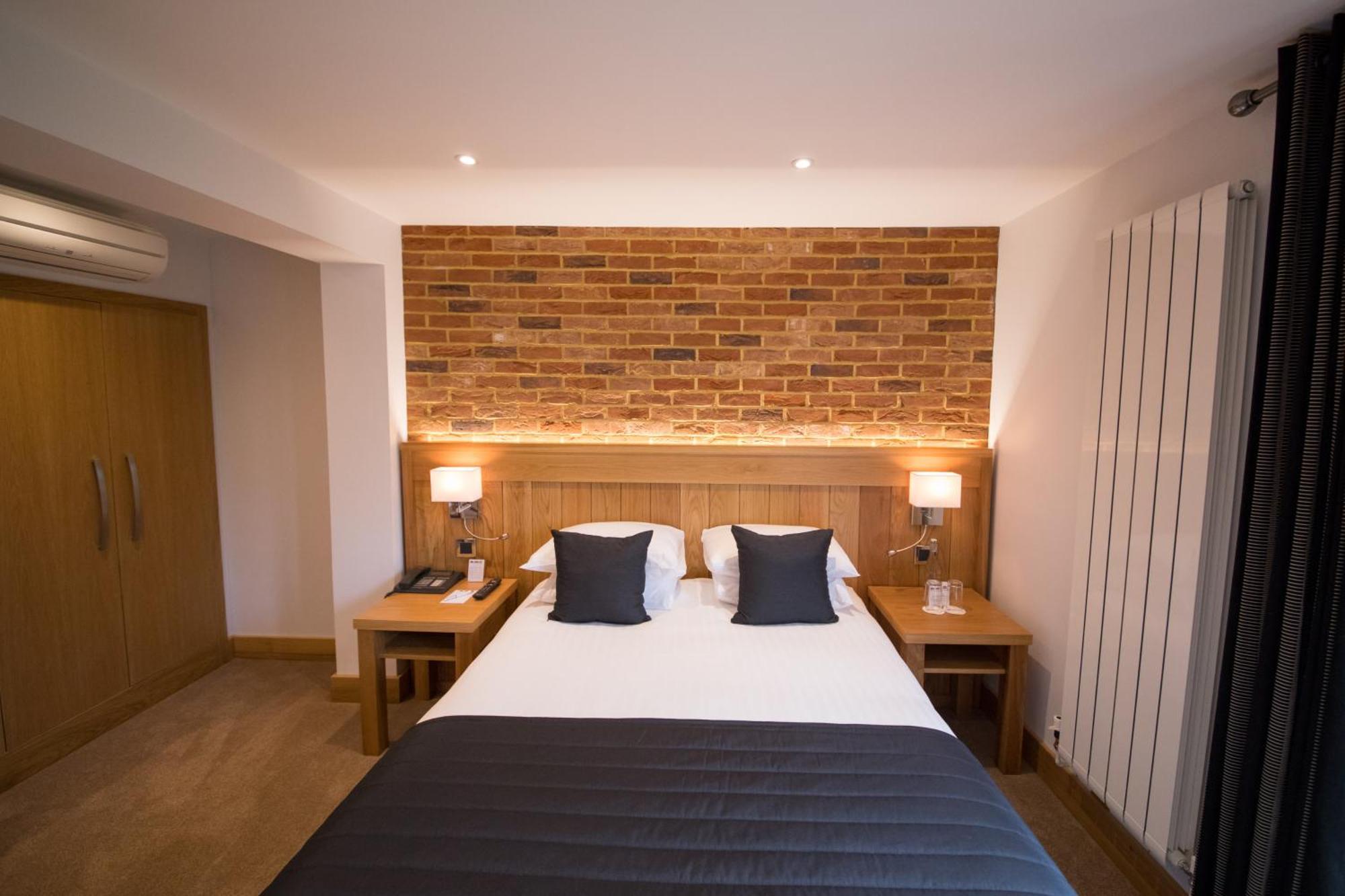 Tewinbury Farm Hotel Szoba fotó